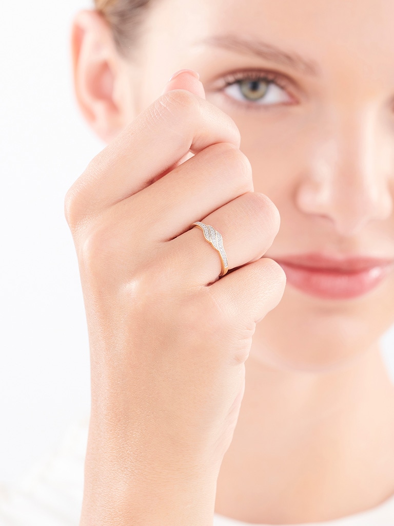 9 K Geelgoud Ring met Diamanten